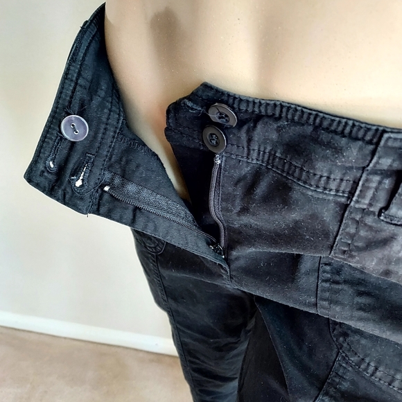 BRIGGS FIVE POCKET MID-RISE BLACK CARGO JEANS - Picture 3 of 4